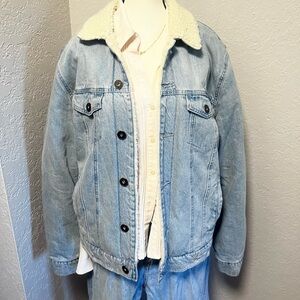 Guess Denim Sherpa lined jacket. Men’s sz medium